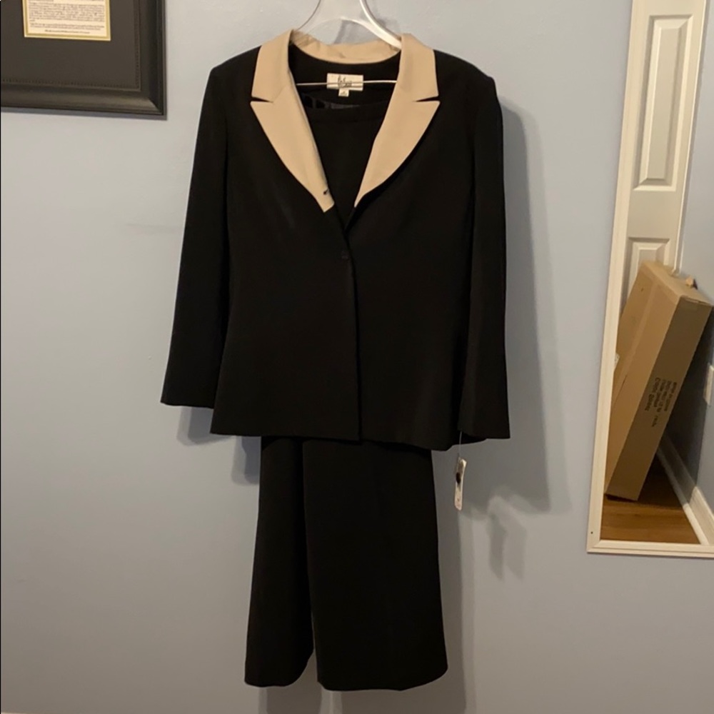 Brand New Le Suit with Tags